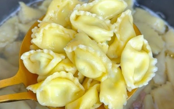 Такие вареники ела бы каждый день. Вареники с фаршем и сыром: мало кто знает этот рецепт Такие вареники ела бы каждый день. Вареники с фаршем и сыром: мало кто знает этот рецепт