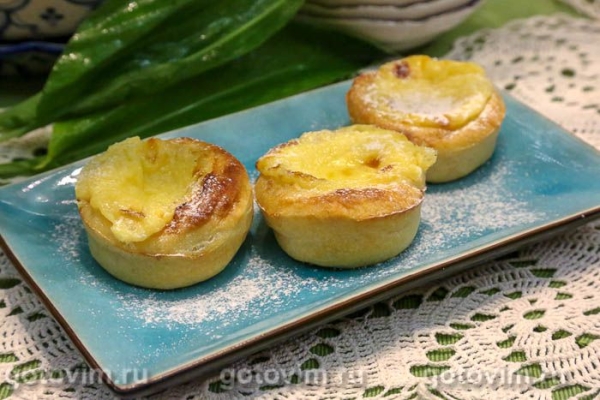 Корзиночки из слоеного теста с заварным кремом Корзиночки из слоеного теста с заварным кремом