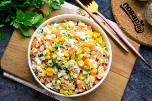 Салат "Неженка" с крабовыми палочками Салат "Неженка" с крабовыми палочками