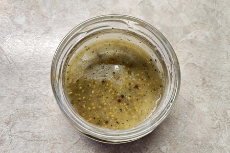 Салат с кальмаром, авокадо и свежими шампиньонами Салат с кальмаром, авокадо и свежими шампиньонами