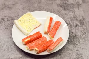 Крабовые палочки фаршированные в кляре Крабовые палочки фаршированные в кляре