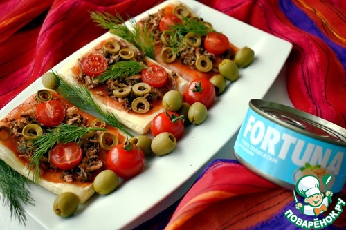 Слойки с консервированным тунцом