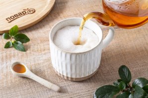 Чай с кленовым сиропом и молоком Чай с кленовым сиропом и молоком