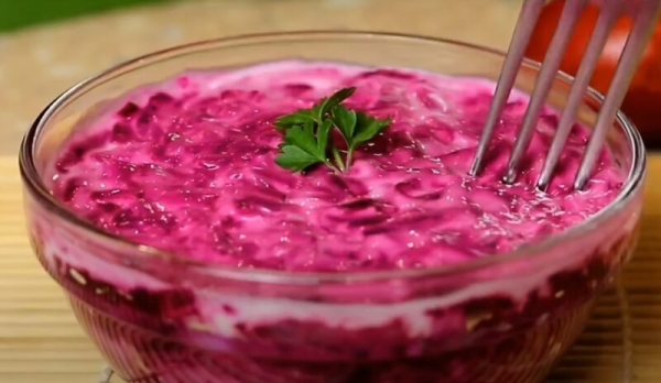 Свёклу покупаю через день. Рецепт вкусного салата за 5 минут: на второй день он ещё вкуснее Свёклу покупаю через день. Рецепт вкусного салата за 5 минут: на второй день он ещё вкуснее