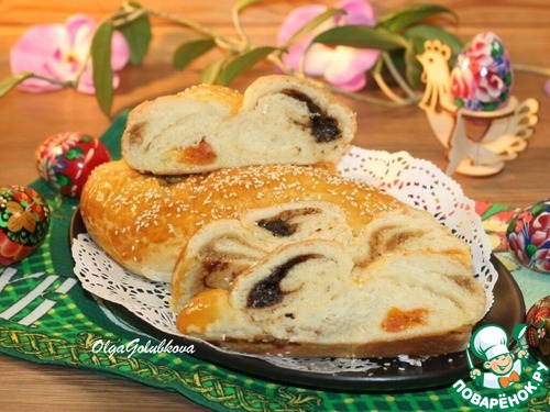 Сдобный пасхальный хлеб с тремя начинками