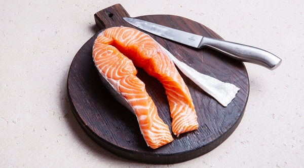 Круглый стейк из лосося с апельсиновым соусом, пошаговый рецепт с фото на 831 ккал Круглый стейк из лосося с апельсиновым соусом, пошаговый рецепт с фото на 831 ккал