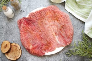 Мясной рулет с яйцом и сыром Мясной рулет с яйцом и сыром