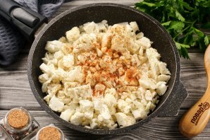 Запеканка из цветной капусты на сковороде Запеканка из цветной капусты на сковороде