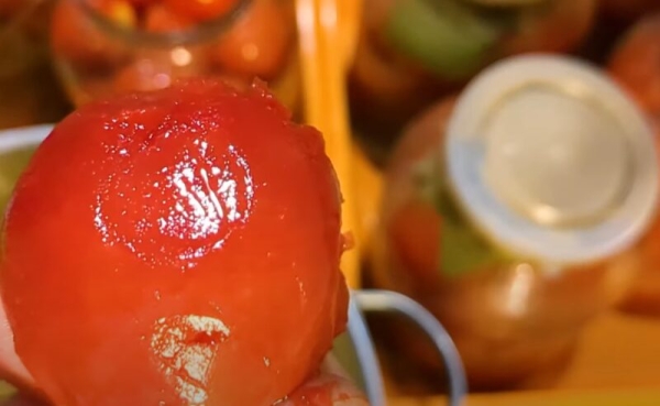 Сочные помидоры на зиму без уксуса и стерилизации: простой рецепт для хранения в квартире Сочные помидоры на зиму без уксуса и стерилизации: простой рецепт для хранения в квартире