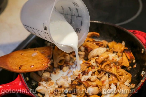 Куриная грудка с лисичками и соусом с голубым сыром Куриная грудка с лисичками и соусом с голубым сыром