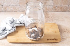 Домашний квас из черного хлеба на сухих дрожжах Домашний квас из черного хлеба на сухих дрожжах