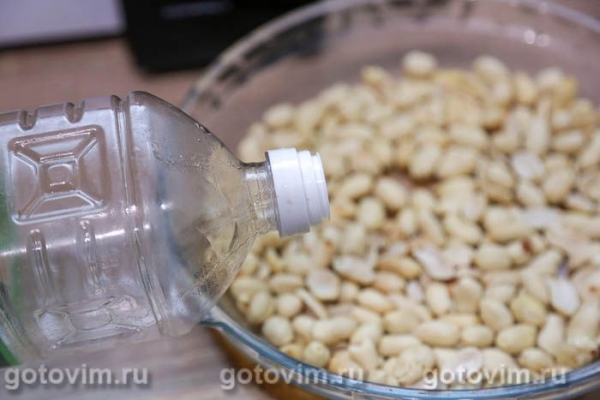 Хрустящий жареный арахис с хмели‑сунели в микроволновке