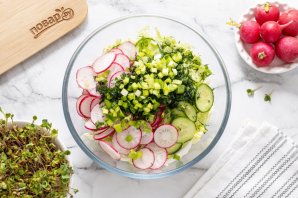 Салат с пекинской капустой и редиской Салат с пекинской капустой и редиской