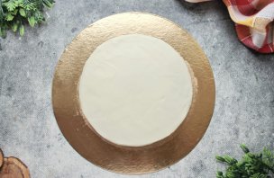 Шоколадный торт с малиной и голубикой