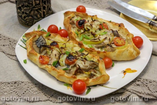 Лодочки пиде с овощами и скумбрией Лодочки пиде с овощами и скумбрией
