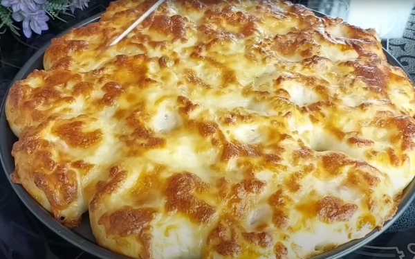 Готовлю их каждую неделю: нежные сырные булочки с начинкой, от которой дети будут в восторге!