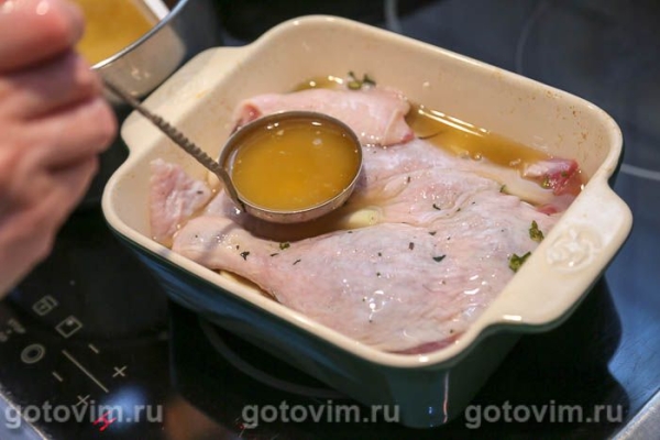 Утиные ножки конфи с клюквенным соусом и запеченным картофелем