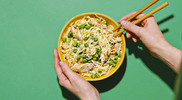 Колбаски с лапшой и горошком, пошаговый рецепт с фото Колбаски с лапшой и горошком, пошаговый рецепт с фото