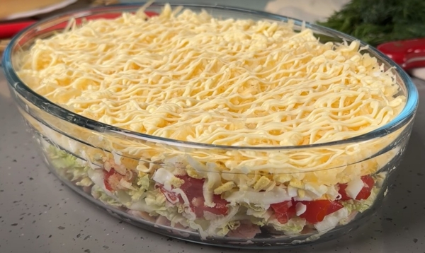 Сочный салат «Вкусняшка». Простой рецепт: всегда готовлю его для праздничного стола Сочный салат «Вкусняшка». Простой рецепт: всегда готовлю его для праздничного стола