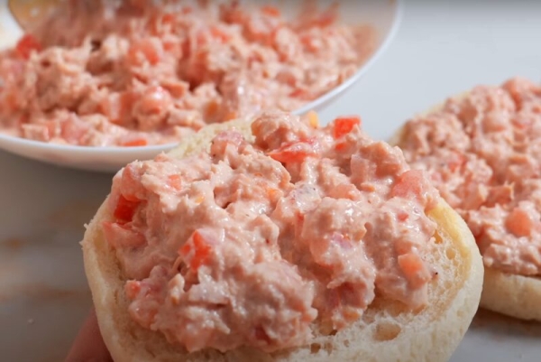 Вкусная намазка на хлеб всего из 2-х ингредиентов. Гениально просто и быстро