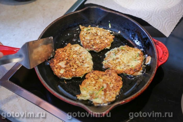 Оладьи из лисичек и кабачков