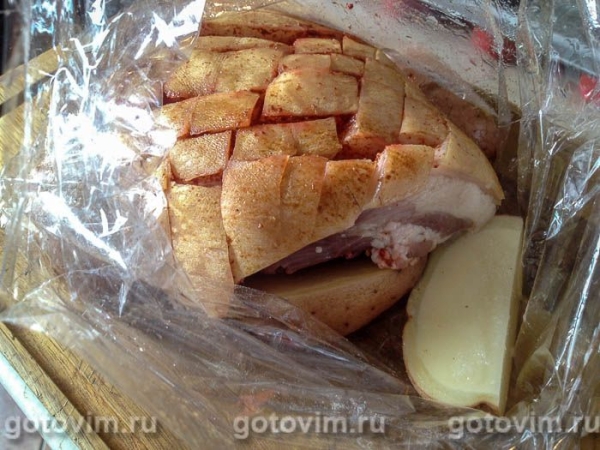 Грудинка со специями, запечённая в рукаве