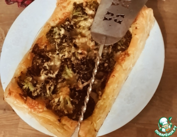Галета с брокколи и соусом чермула