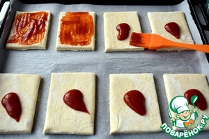 Слойки с консервированным тунцом