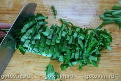 Овощной салат с редиской, огурцами и черемшой Овощной салат с редиской, огурцами и черемшой