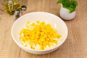 Диетический салат с тунцом и овощами Диетический салат с тунцом и овощами