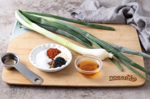 Корейский салат из зеленого лука Корейский салат из зеленого лука