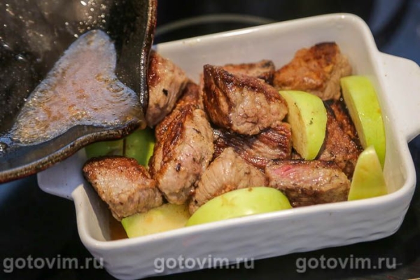 Рваная говядина с печеным чесноком и яблоками Рваная говядина с печеным чесноком и яблоками