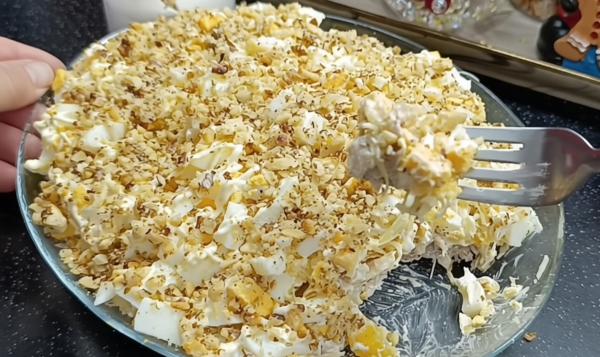 Новогодний салат с курицей и апельсином — невероятно нежный и яркий! Готовится очень просто Новогодний салат с курицей и апельсином — невероятно нежный и яркий! Готовится очень просто