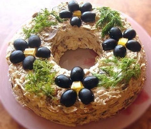 Куриный салат «Леший» с грибами и сыром Куриный салат «Леший» с грибами и сыром