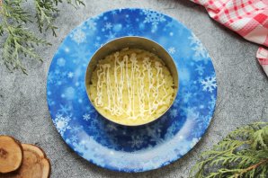 Салат со свеклой, курицей и солеными огурцами Салат со свеклой, курицей и солеными огурцами