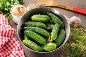 Малосольные огурцы быстрого приготовления в кастрюле Малосольные огурцы быстрого приготовления в кастрюле