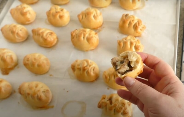 Пирожки с картошкой и грибами. Рецепт без дрожжей и лепки Пирожки с картошкой и грибами. Рецепт без дрожжей и лепки