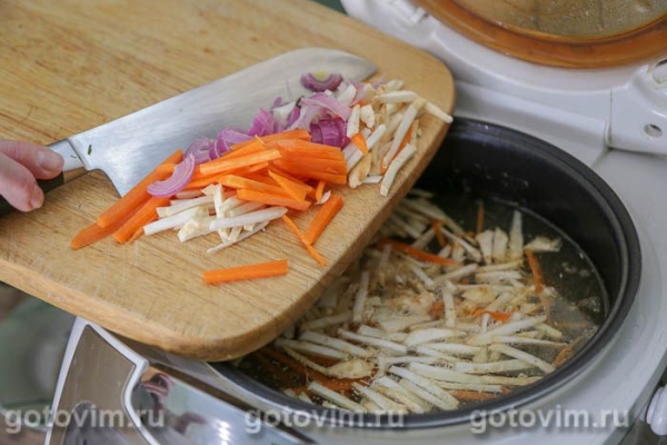 Куриный суп с корневым сельдереем в мультиварке 