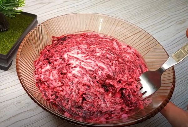 Бюджетный салат из свеклы на каждый день. Готовлю на перекус, обед или ужин Бюджетный салат из свеклы на каждый день. Готовлю на перекус, обед или ужин