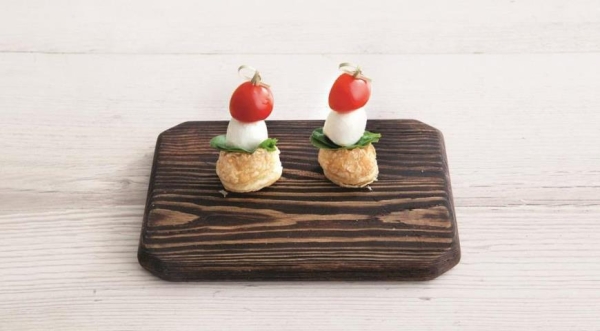 Праздничные канапе на основе из слоеного теста, пошаговый рецепт с фото Праздничные канапе на основе из слоеного теста, пошаговый рецепт с фото