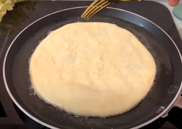 Так готовят только в Турции. Невероятно вкусные лепешки с луком и яйцом: покоряют сразу Так готовят только в Турции. Невероятно вкусные лепешки с луком и яйцом: покоряют сразу