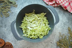 Салат с говяжьим языком и курицей Салат с говяжьим языком и курицей