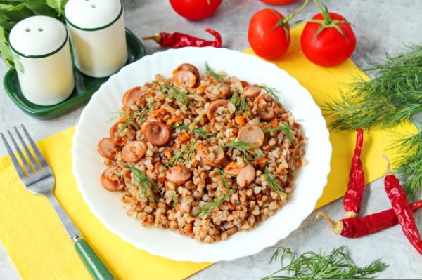 Гречка с сосиской в мультиварке Гречка с сосиской в мультиварке