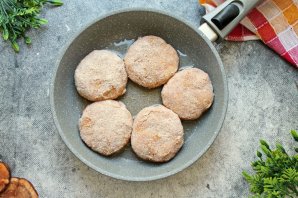 Котлеты с чесноком Котлеты с чесноком