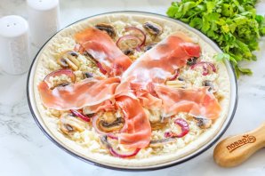 Пицца «Сочная парма» из готового теста Пицца «Сочная парма» из готового теста