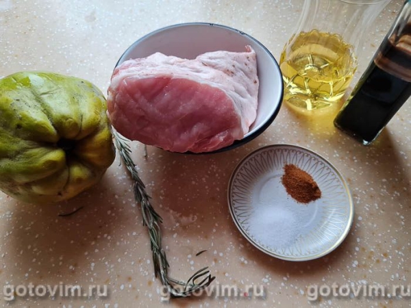 Свиная шея, фаршированная айвой Свиная шея, фаршированная айвой