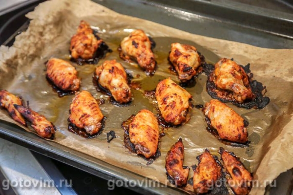 Куриные крылышки в маринаде с шрирачей Куриные крылышки в маринаде с шрирачей