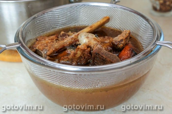 Костный бульон из запеченных говяжьих костей