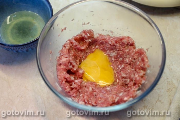 Булочка-плетенка с котлетой