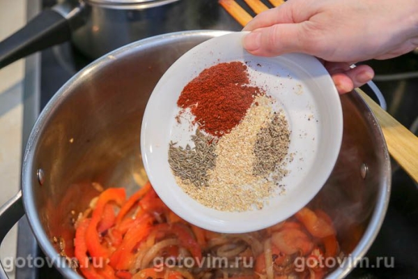 Томатный суп энчилада из фарша с фасолью